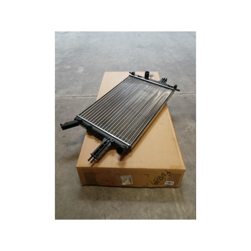 Pièce pour OPEL - Radiator, Engine Cooling 9202493