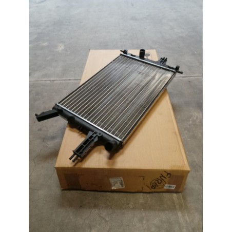 Pièce pour OPEL - Radiator, Engine Cooling 9202493