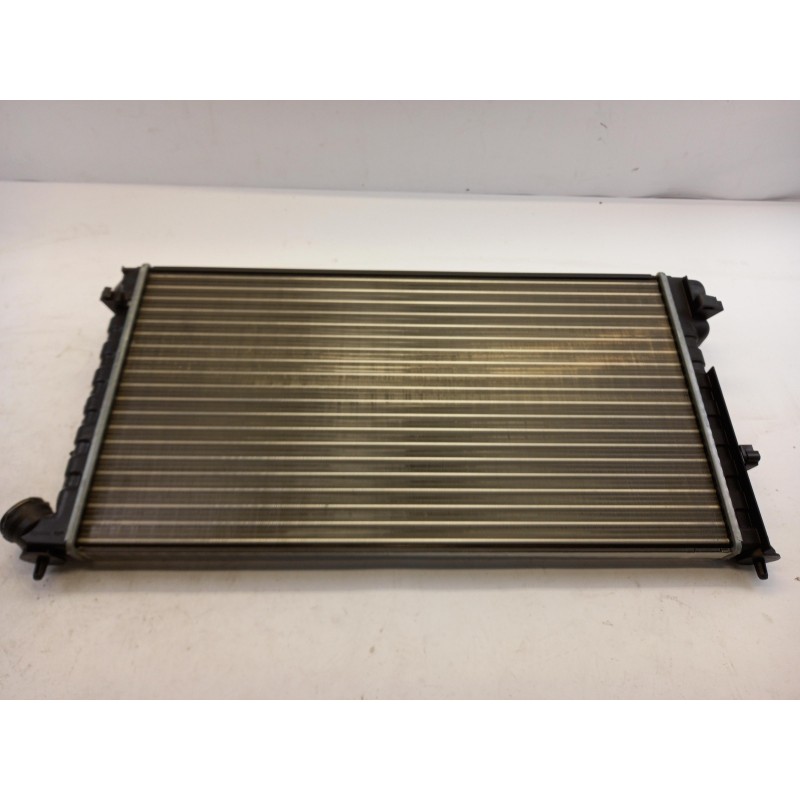 Pièce pour PEUGEOT/CITROEN - Radiator, Engine Cooling 133041