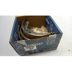 Pièce pour PEUGEOT/CITROEN - Brake Shoe Set, Parking Brake 4241J2