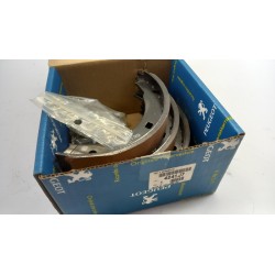 Pièce pour PEUGEOT/CITROEN - Brake Shoe Set, Parking Brake 4241J7
