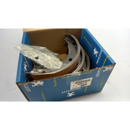 Pièce pour PEUGEOT/CITROEN - Brake Shoe Set, Parking Brake 4241J7