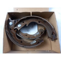 Pièce pour PEUGEOT/CITROEN - Brake Shoe Set, Parking Brake 4241N6