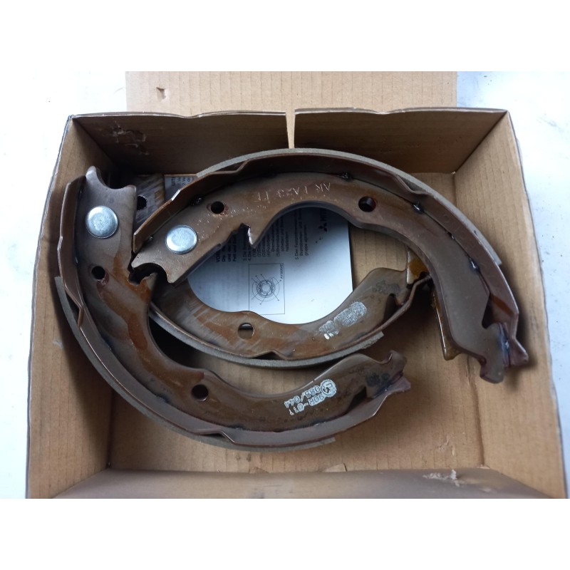 Pièce pour PEUGEOT/CITROEN - Brake Shoe Set, Parking Brake 4241N6