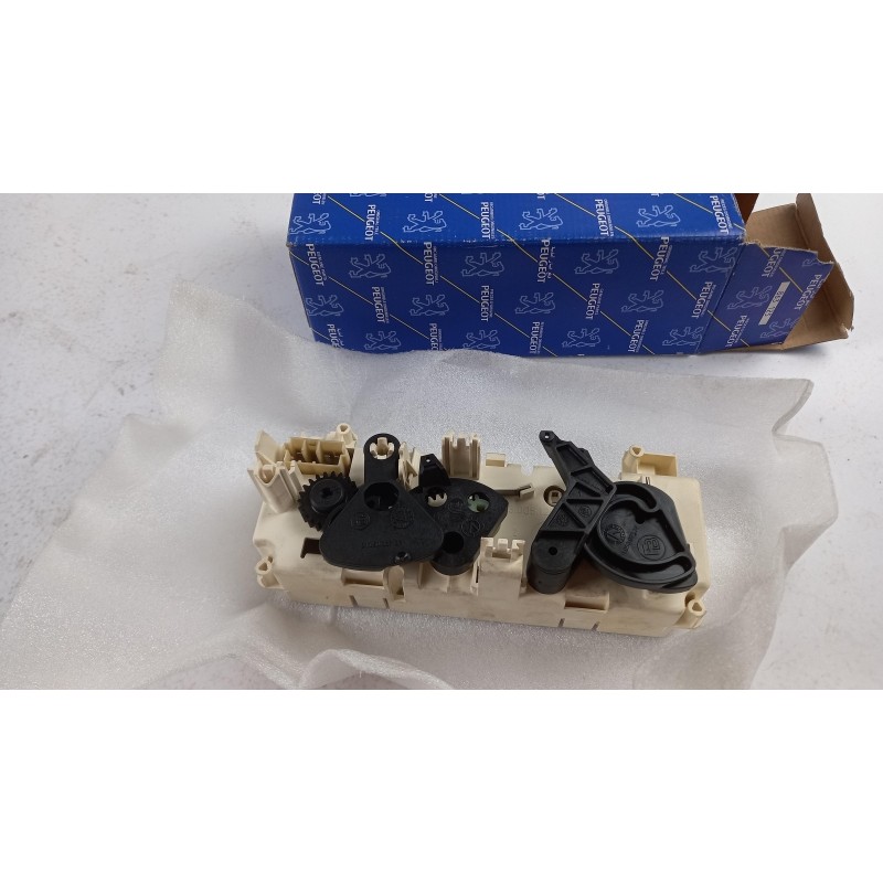 Pièce pour PEUGEOT/CITROEN - Control Element, Heating/Ventilation 6451FY