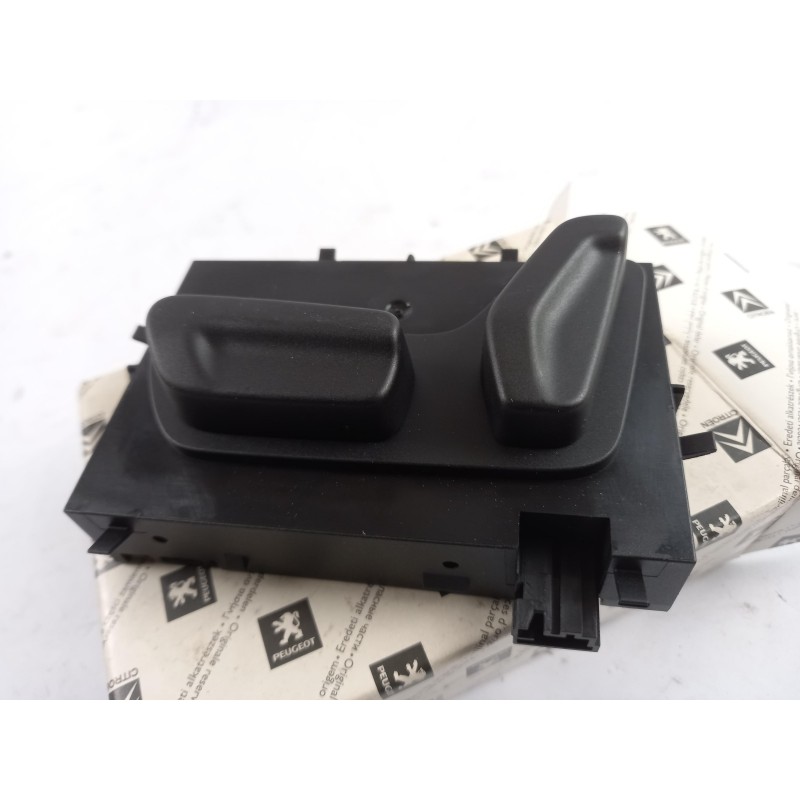 Pièce pour PEUGEOT/CITROEN - Control, Seat Adjustment 6509W9