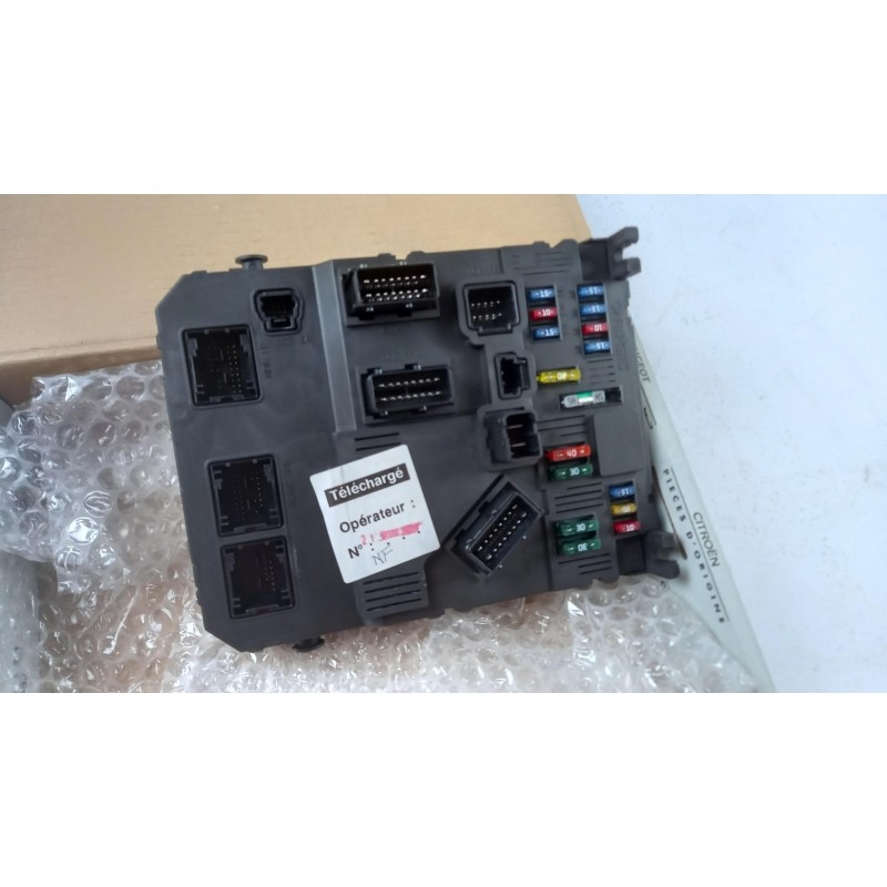 Pièce pour PEUGEOT/CITROEN - Fuse Box 658095