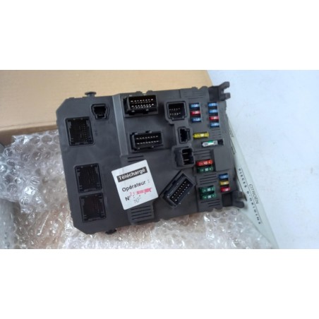 Pièce pour PEUGEOT/CITROEN - Fuse Box 658095
