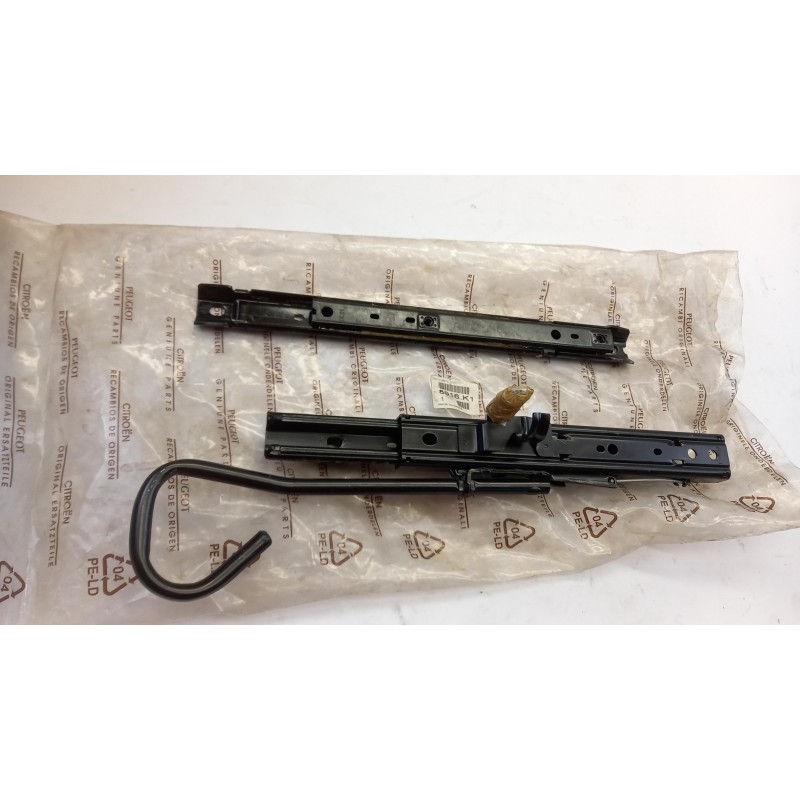 Pièce pour PEUGEOT/CITROEN - Frame 8916K1