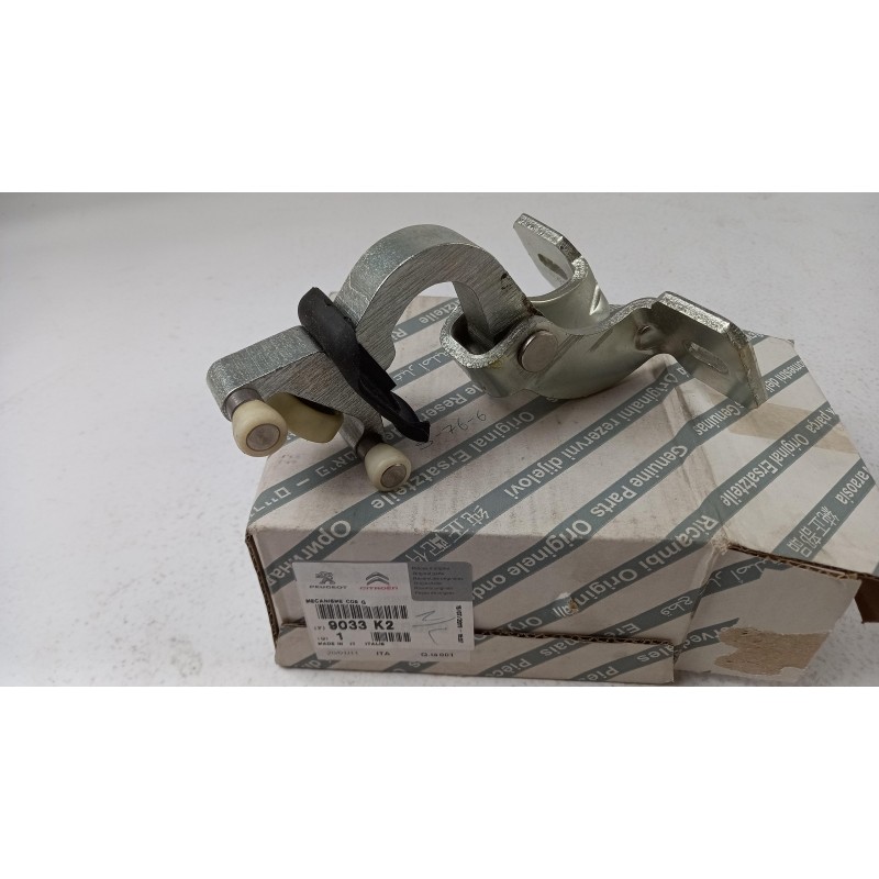 Pièce pour PEUGEOT/CITROEN - Roller Guide, Sliding Door 9033K2