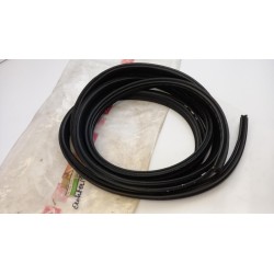 Pièce pour PEUGEOT/CITROEN - Seal, Boot-/Cargo Area Lid 96056870
