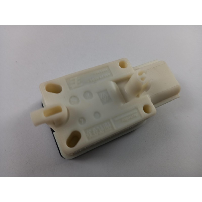 PIECE POUR RENAULT 988809284R