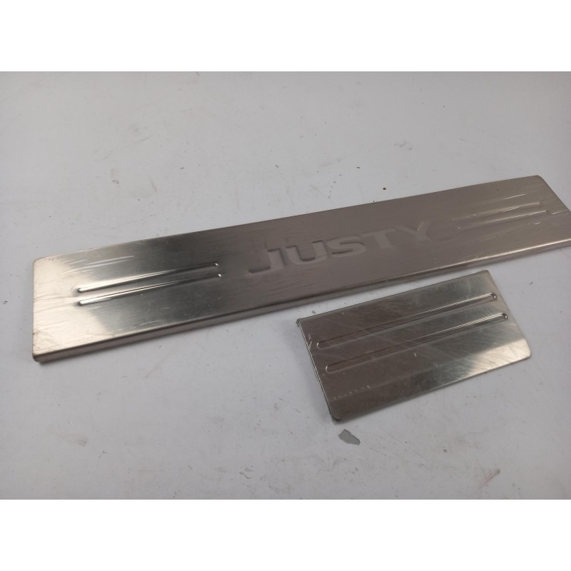 Pièce pour SUBARU - Sill Trim Set J105EFD200