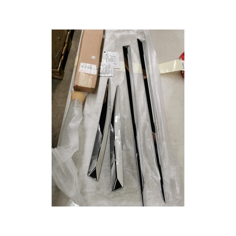 Pièce pour TOYOTA - Trim/Protective Strip, Door PW1560R00001