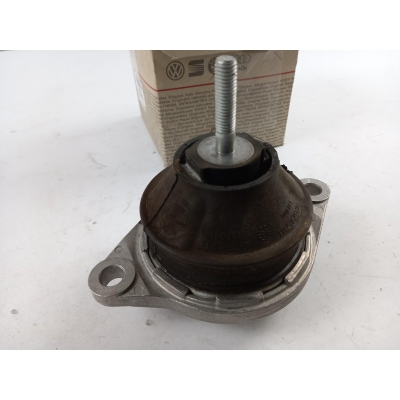 Pièce pour VAG - Engine Mounting 443199379D