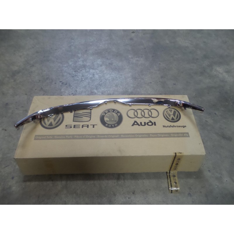Pièce pour VAG - Trim/Protective Strip, Radiator Grille 7L6853761D2ZZ
