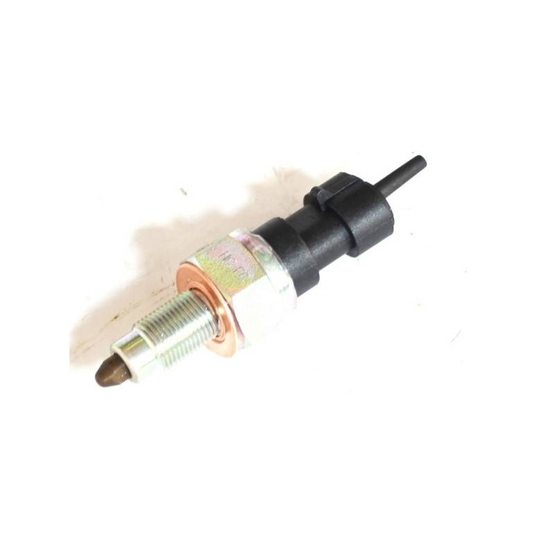 CONTACTEUR . FEU DE RECUL POUR IVECO DAILY 00