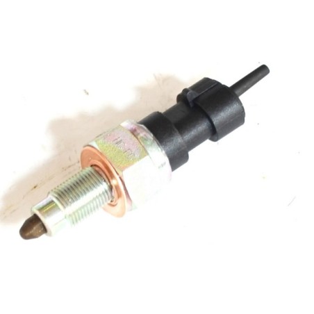 CONTACTEUR . FEU DE RECUL POUR IVECO DAILY 00